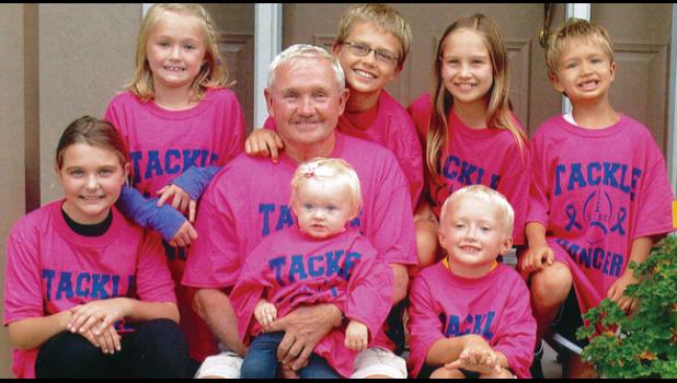 DWIGHT WITH GRANDKIDS. Lundeen is grateful for all his blessings over the years including being blessed with seven grandchildren from his three children. Back row, Molly ( Kristin and Barry), Drew (Matt and Amber), Kenzie (Matt and Amber) and Zack (Matt and Amber). Front row, Gabby (Mike and Anicca), Dwight holding Anna (Kristin and Barry) and Luke (Kristin and Barry). (Submitted Photo).
