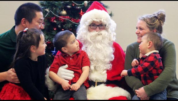 THE BORCHARDT FAMILY sat down and visited with Santa during the Kid’s Christmas Party at the Clearwater Legion Sat. From left: Kyle, Adelaide, Elliot, Anna and Everett. (Photo by Ken Francis.)