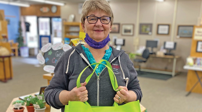 EILEEN LANGBEHN was the adult winner of the Clearwater Library and Friends of the Library’s book drawing at the Explore Clearwater/Clear Lake Business Expo. (Submitted Photo)