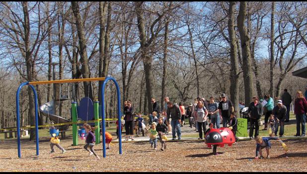 KIDS IN THE PRE-K DIVISION race to find eggs at the start of the Clear Lake Lion’s Spring Fling egg hunt at Palmer Park. (Photo by Penny Leuthard)