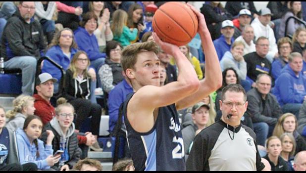 NICK KNUTE led all scorers Tuesday night with 23. Becker, however lost the game to Big Lake, 73-65. (Photos by Bill Morgan).
