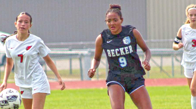 In last week’s 3 wins for the Bulldogs, Adele Changamire netted 8 goals. (Submitted Photo).