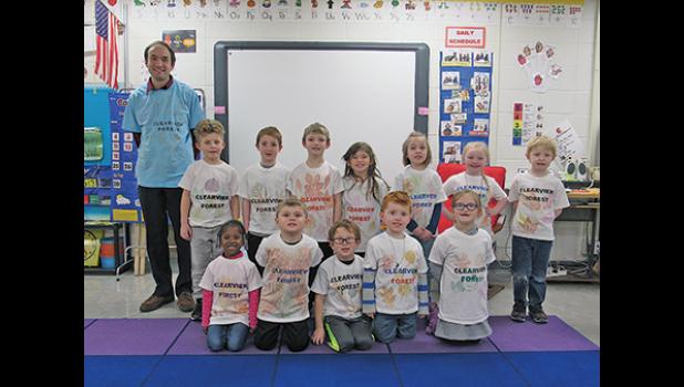STUDENTS IN GARY GOHMANN’S KINDERGARTEN CLASS proudly show off their newly designed Clearview Forest t-shirts. (Photo by Penny Leuthard).