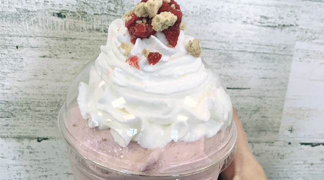 Riverside Nutrition is a great place to stop by for last minute gifts. They have $6 mega tea sets to make one’s favorite energy drinks on the go. (Submitted Photo).